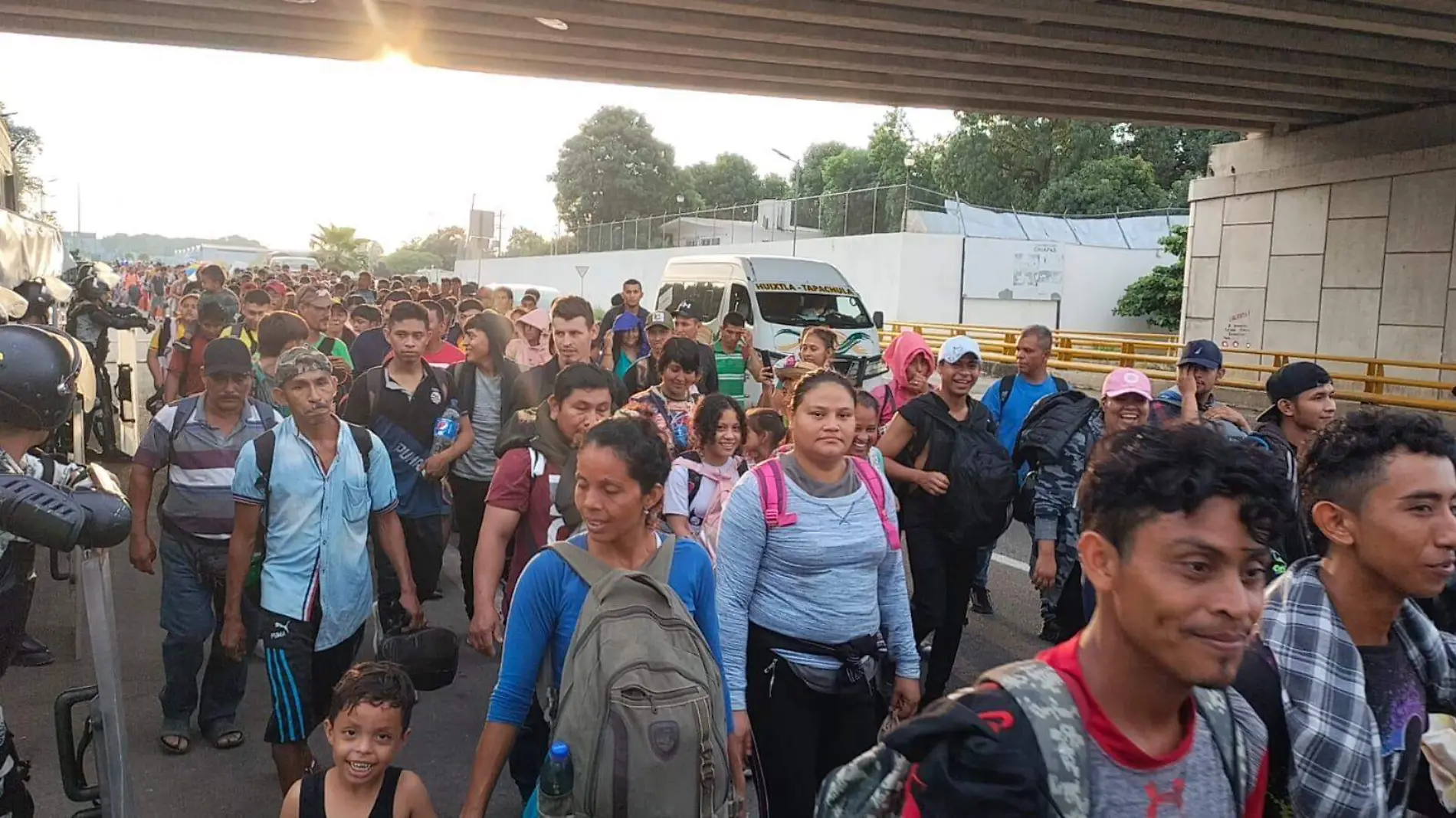 Caravana migrante sale de Tapachula